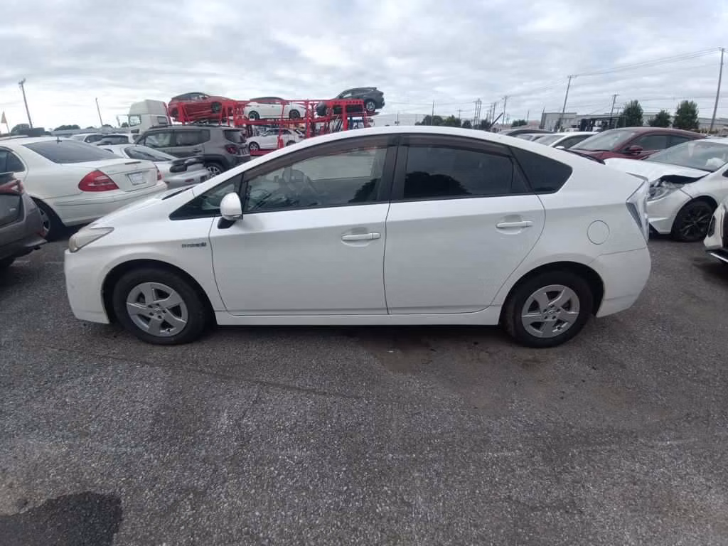 TOYOTA PRIUS