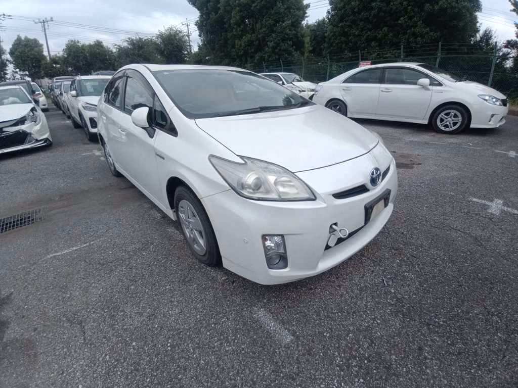 TOYOTA PRIUS
