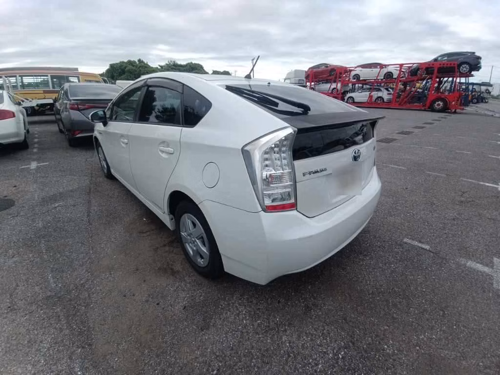 TOYOTA PRIUS