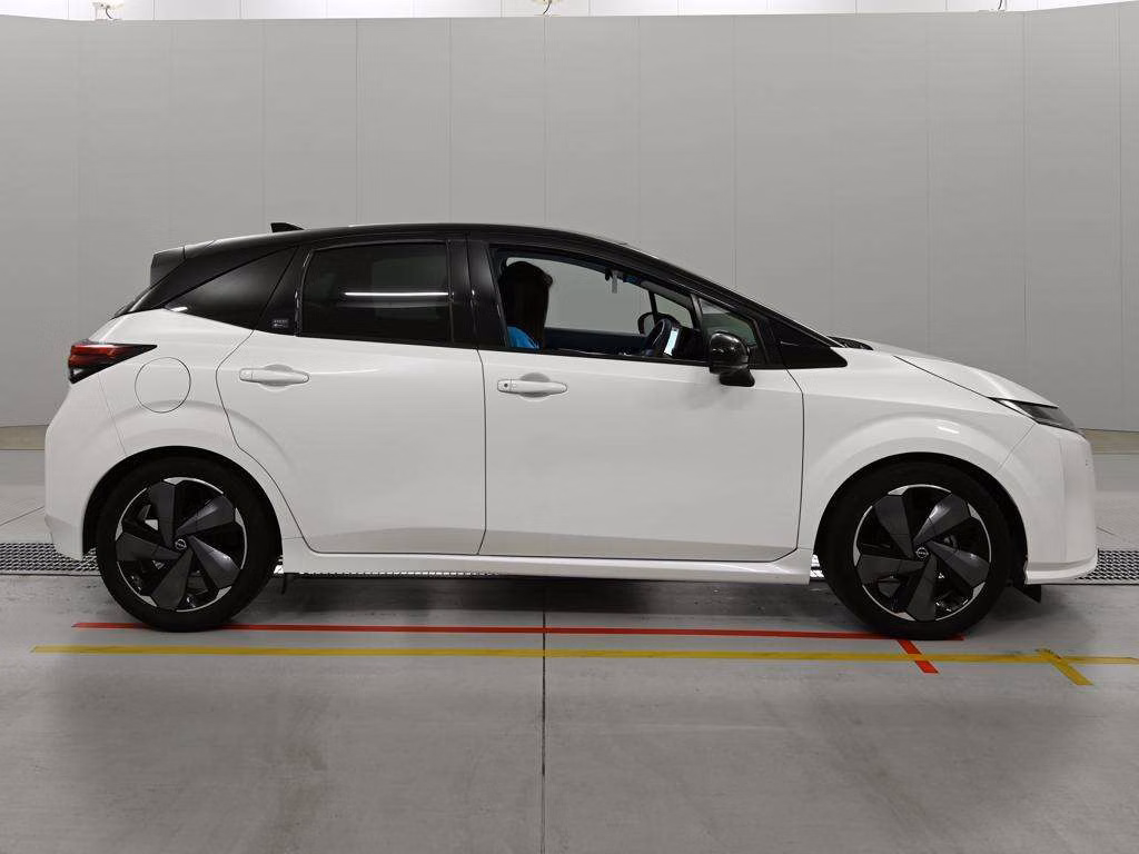 NISSAN AURA