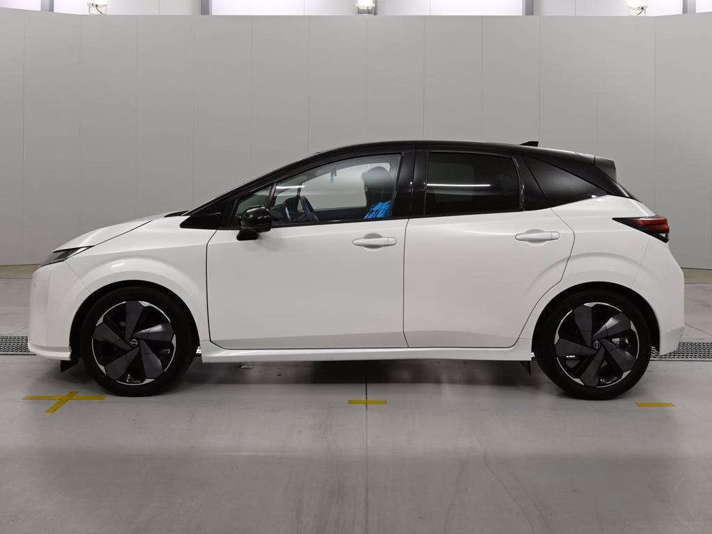 NISSAN AURA