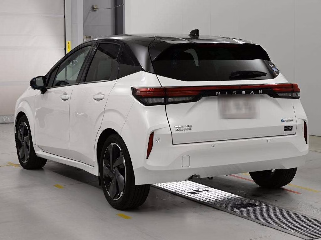 NISSAN AURA