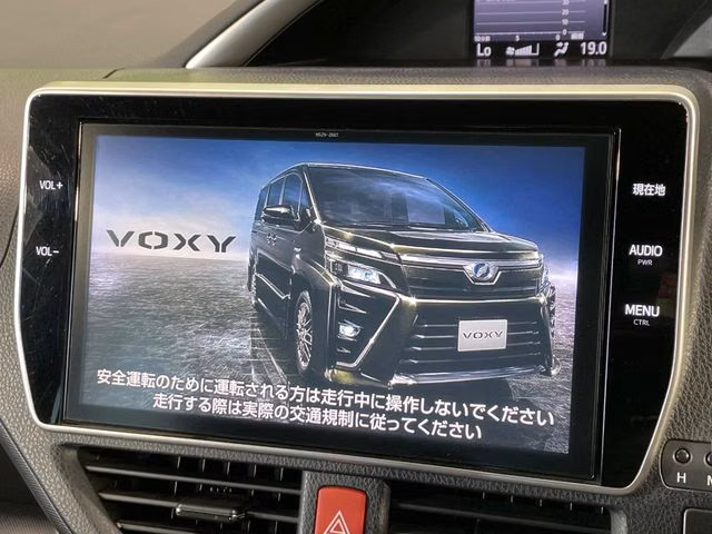 TOYOTA VOXY