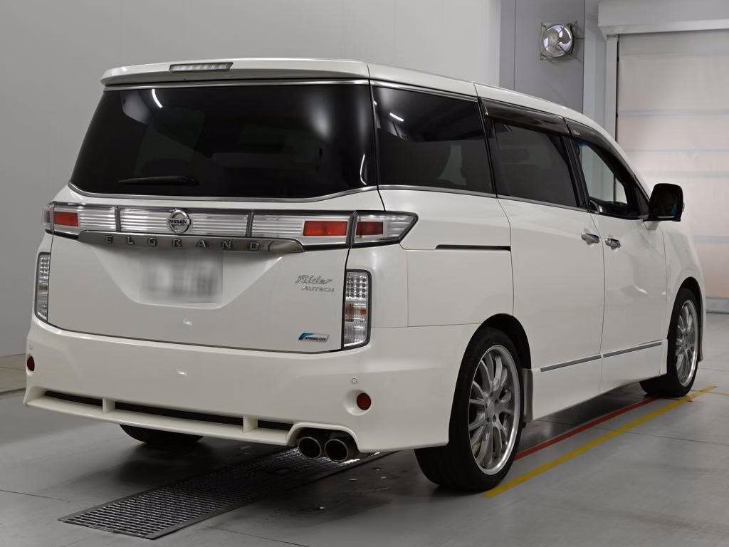 NISSAN ELGRAND