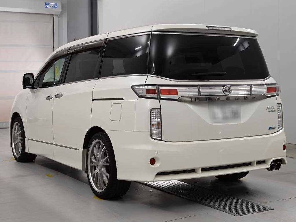 NISSAN ELGRAND
