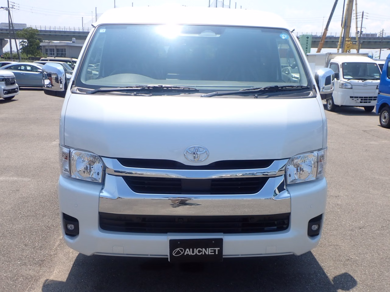 TOYOTA HIACE