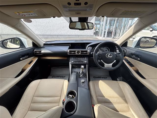 LEXUS IS300H