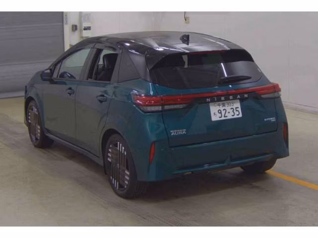NISSAN AURA