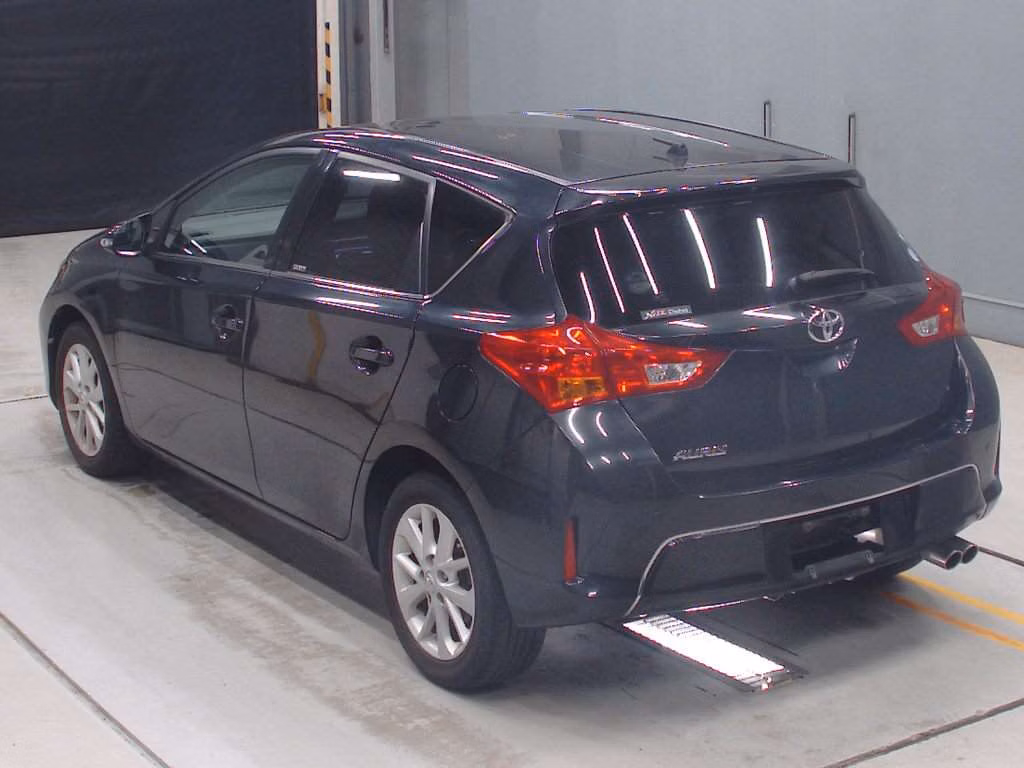 TOYOTA AURIS