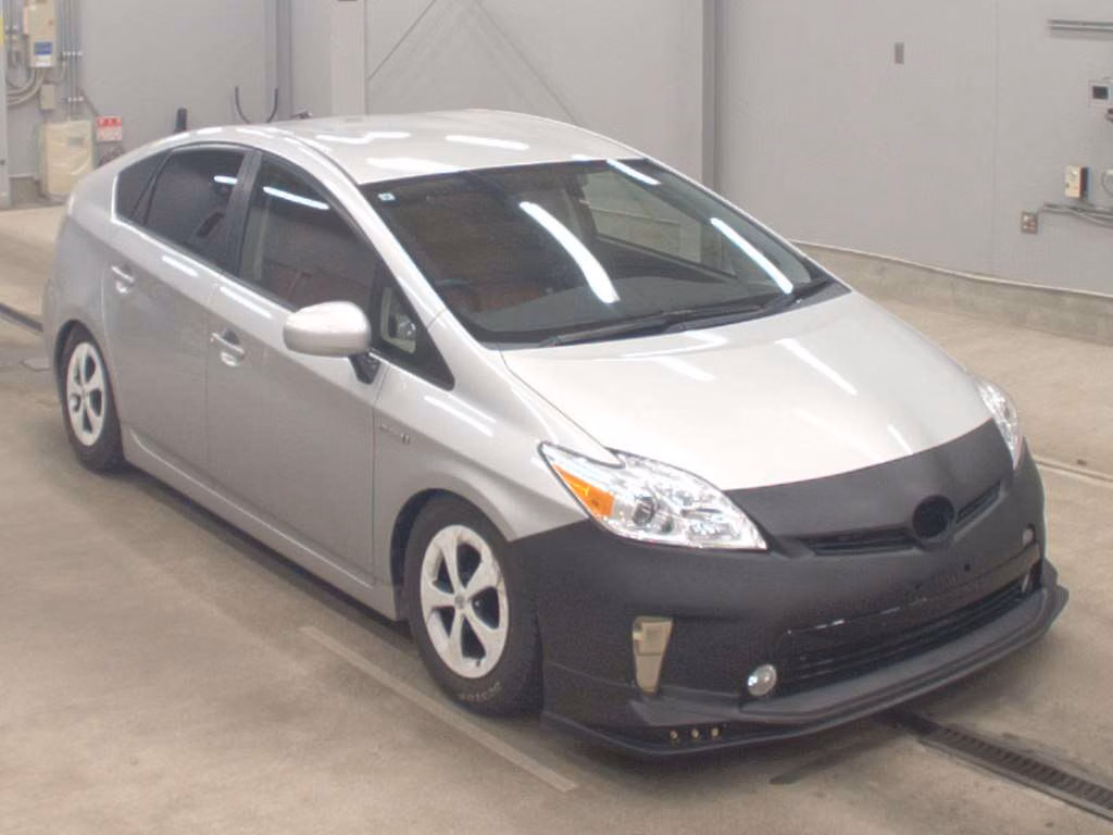 TOYOTA PRIUS