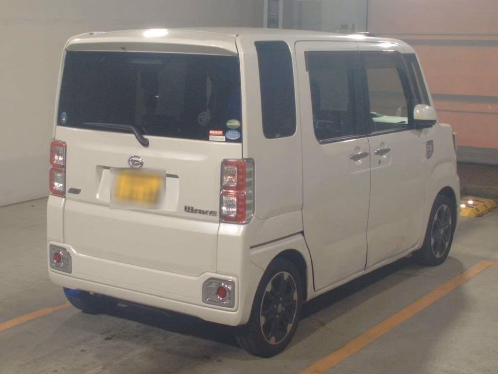 DAIHATSU WAKE