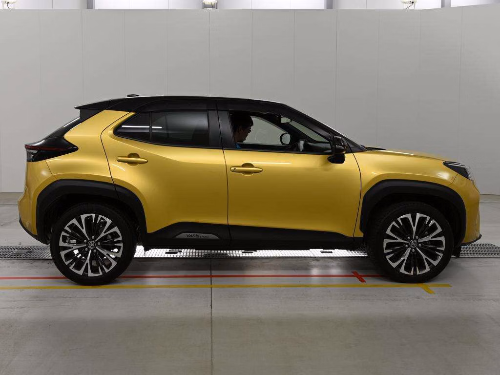 TOYOTA YARIS CROSS