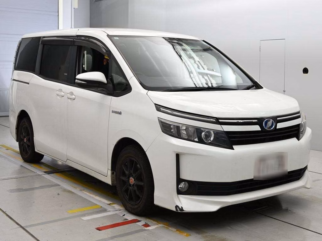 TOYOTA VOXY