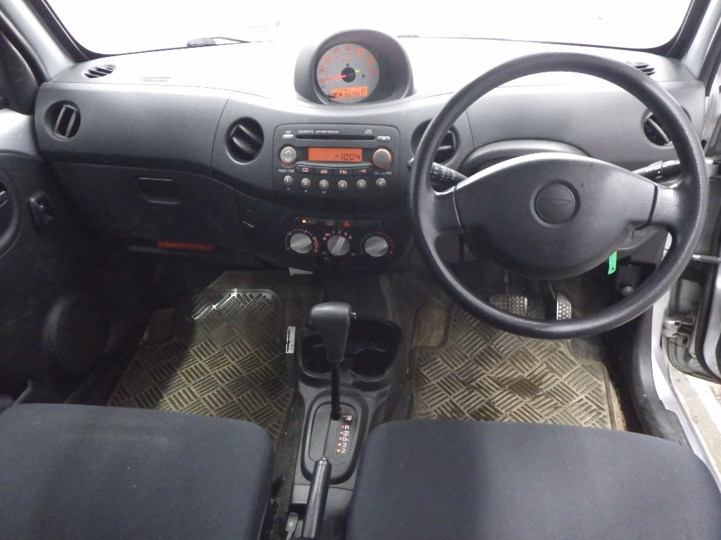 DAIHATSU ESSE