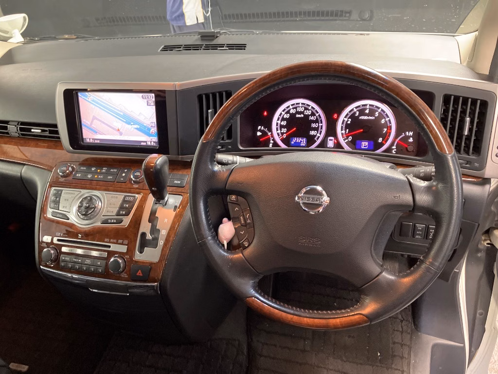 NISSAN ELGRAND