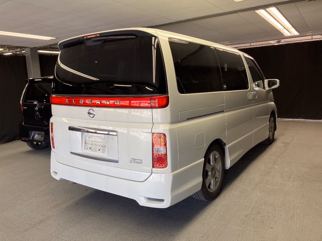 NISSAN ELGRAND