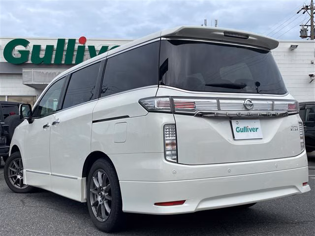 NISSAN ELGRAND