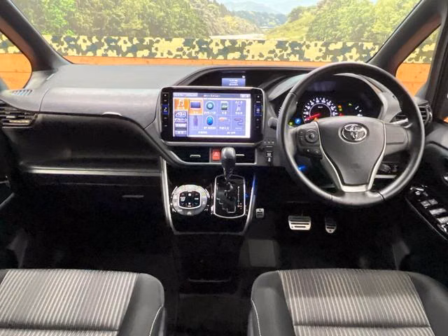TOYOTA VOXY