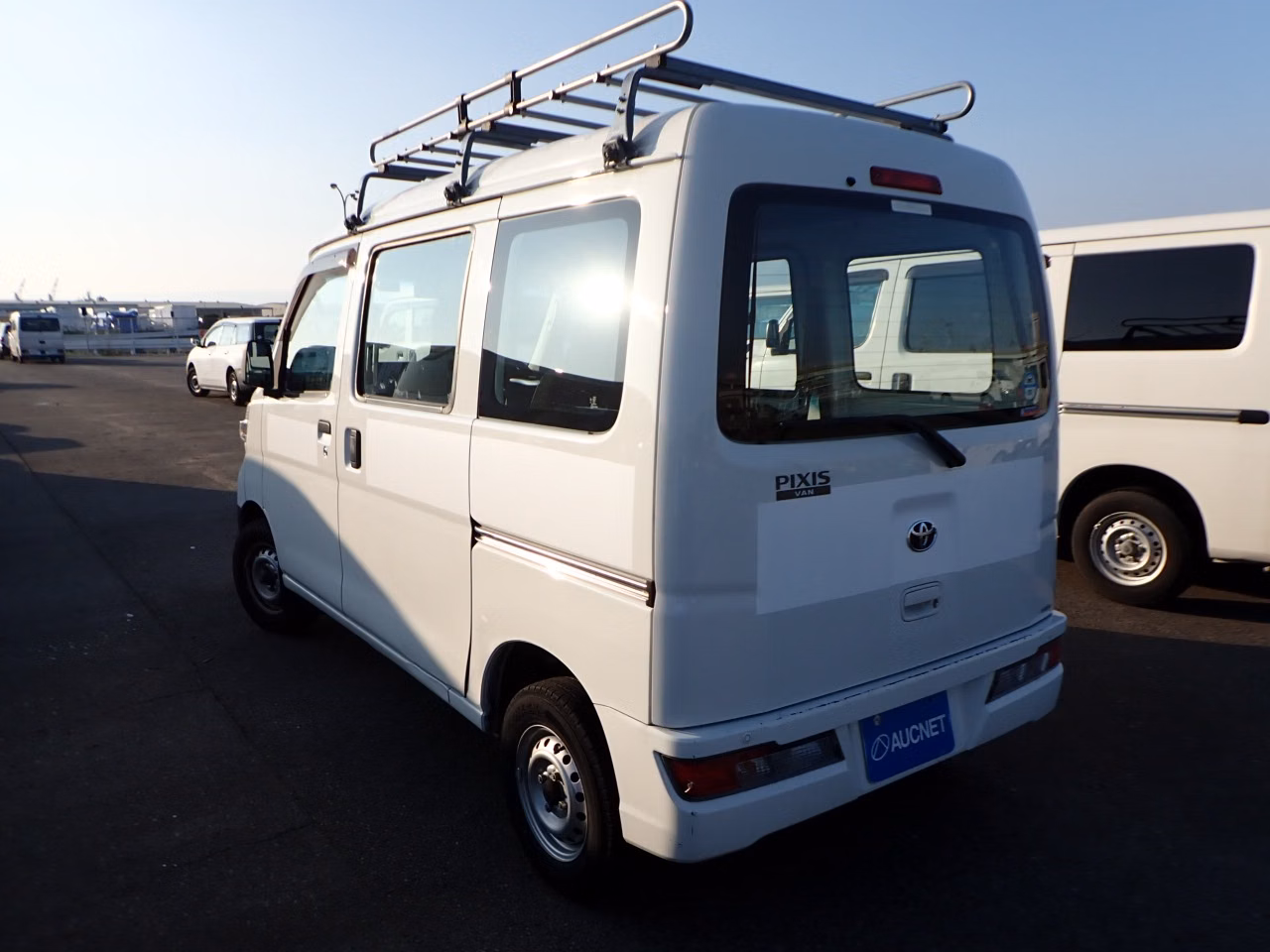 TOYOTA PIXIS VAN