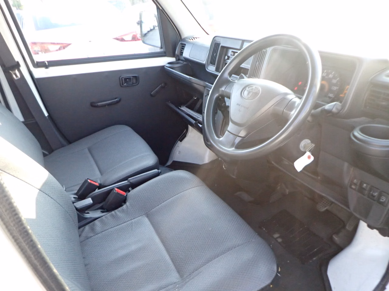 TOYOTA PIXIS VAN