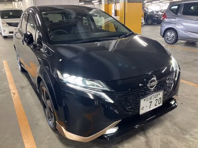NISSAN AURA