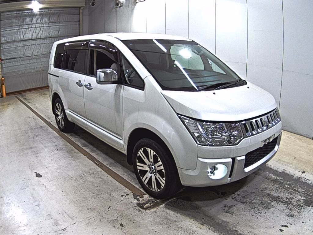 MITSUBISHI DELICA D:5
