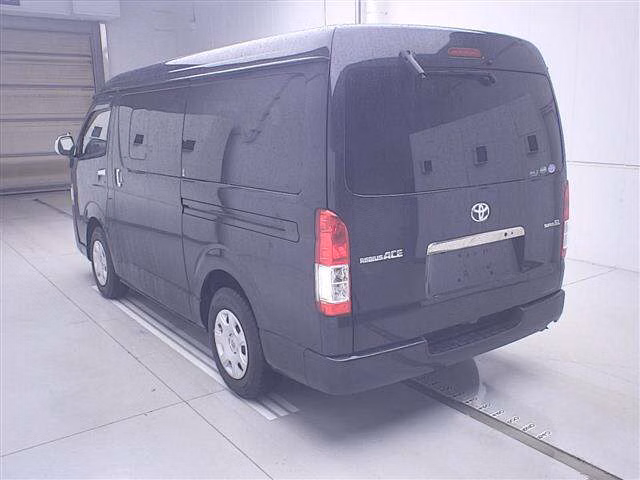 TOYOTA REGIUS ACE