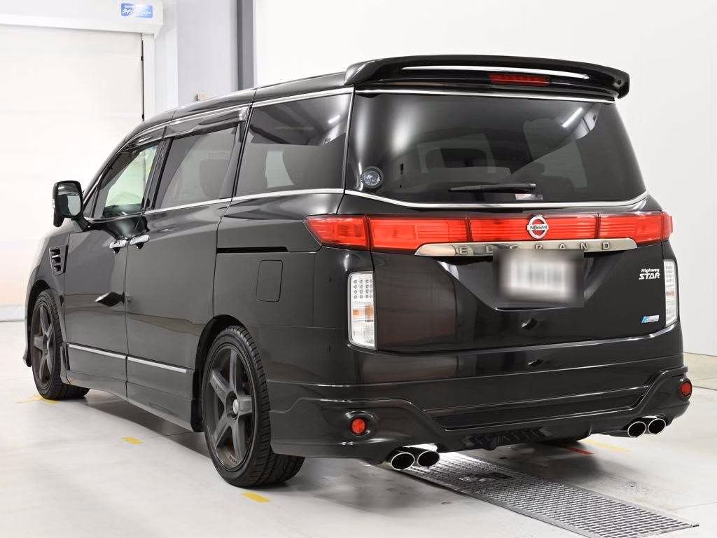 NISSAN ELGRAND