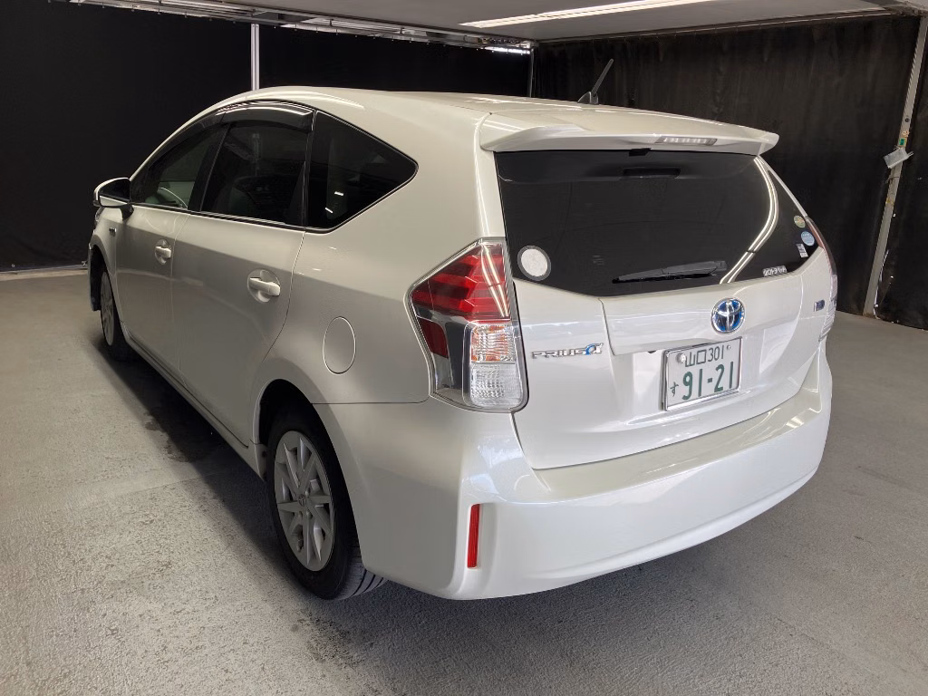 TOYOTA PRIUS ALPHA