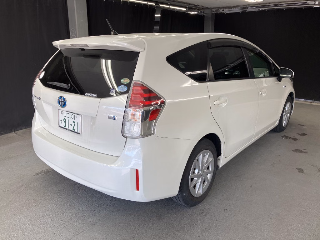 TOYOTA PRIUS ALPHA