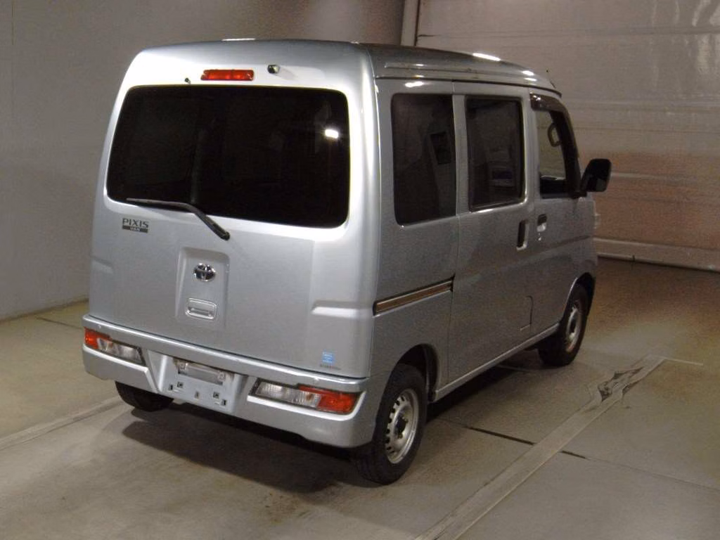 TOYOTA PIXIS VAN