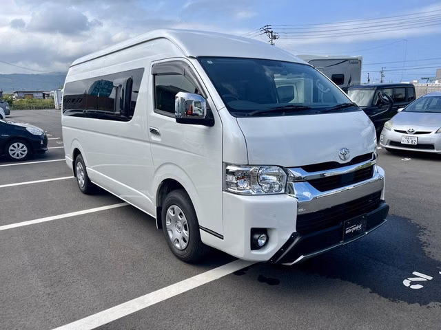 TOYOTA HIACE
