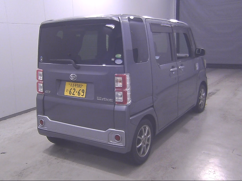 DAIHATSU WAKE