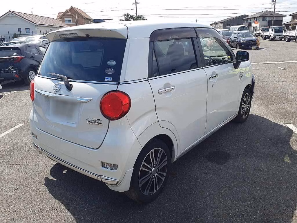 DAIHATSU CAST