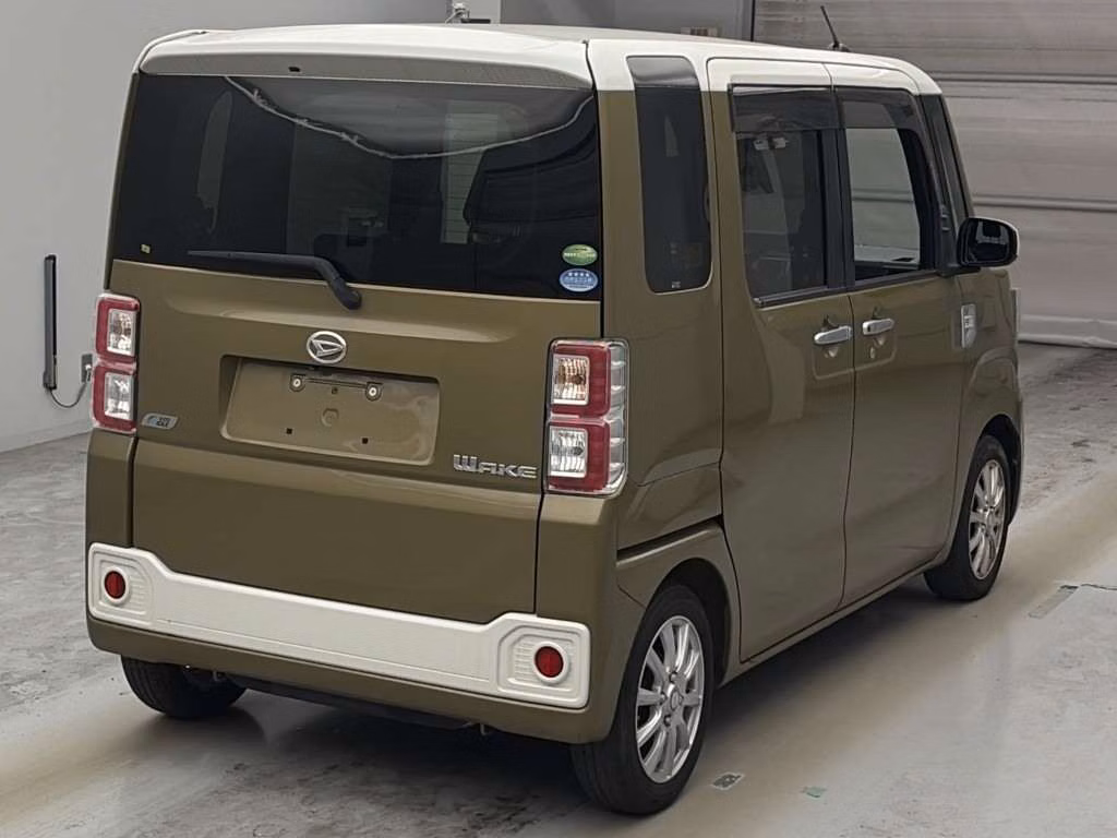 DAIHATSU WAKE