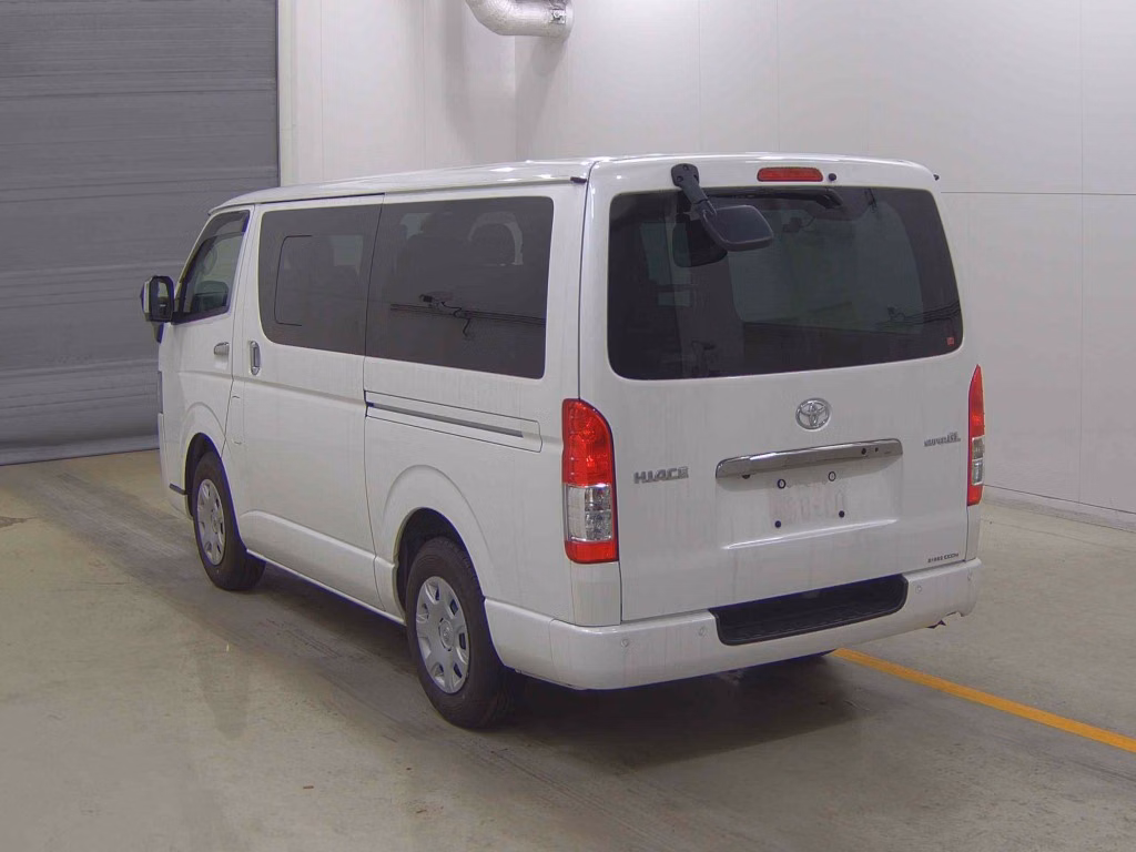 TOYOTA REGIUS ACE