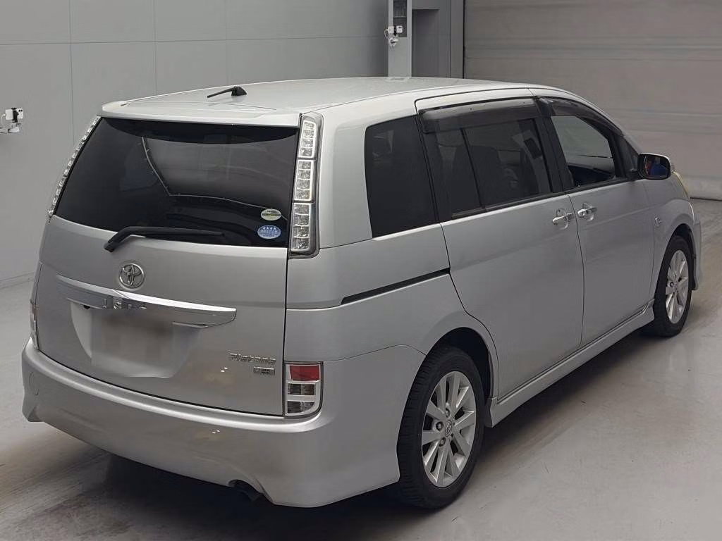 TOYOTA ISIS