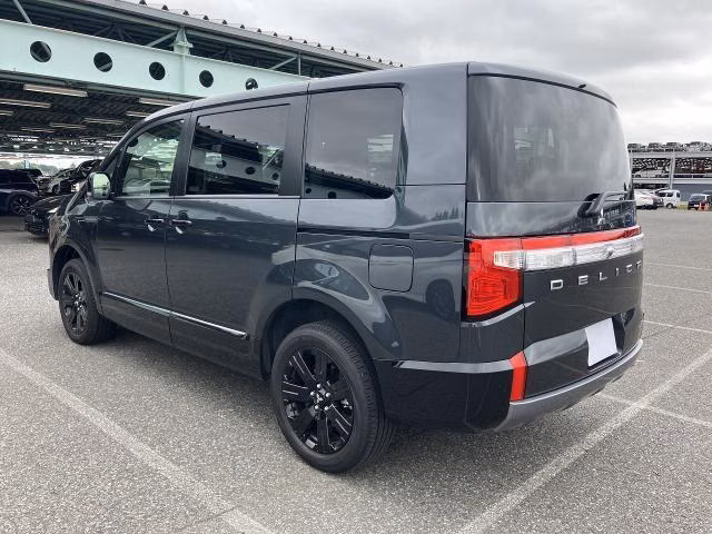 MITSUBISHI DELICA D:5