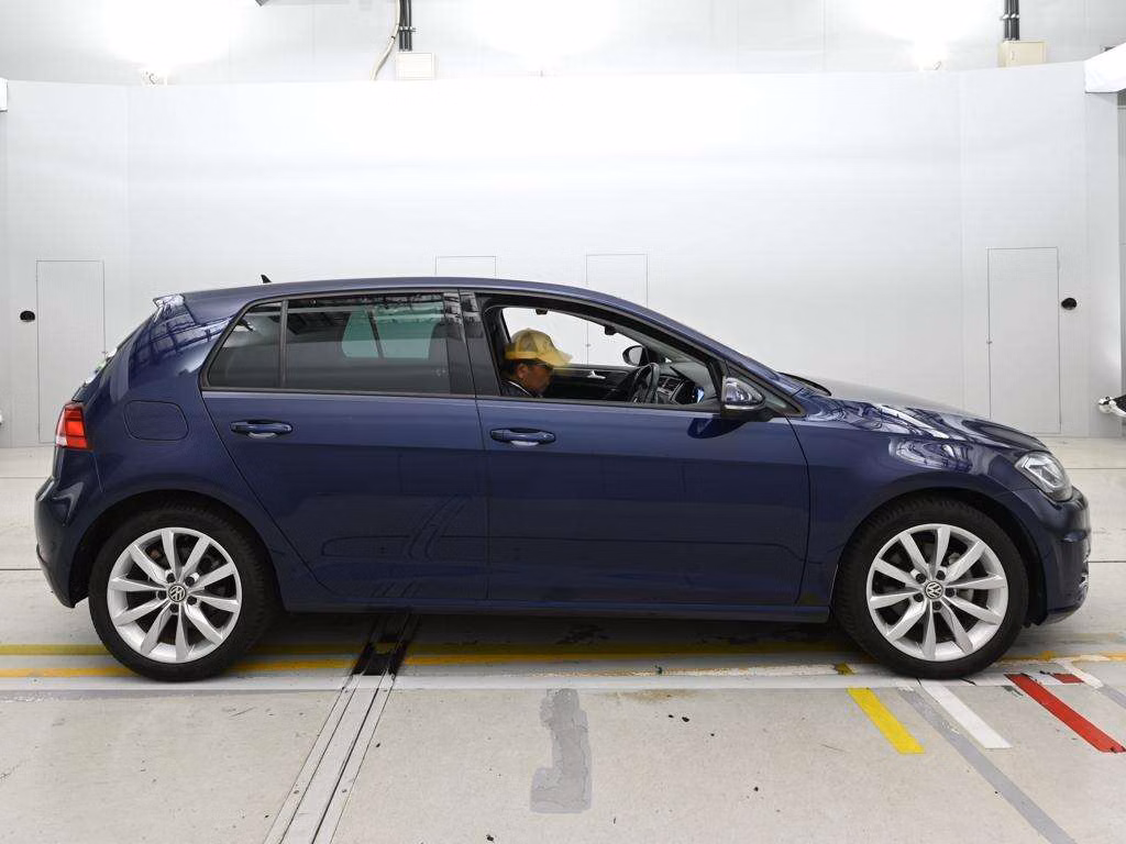 VOLKSWAGEN GOLF