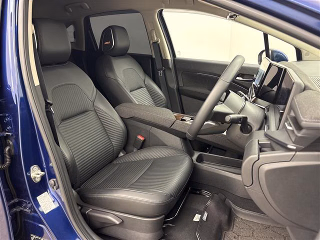 NISSAN AURA