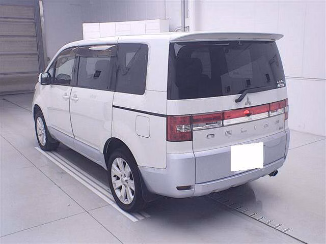 MITSUBISHI DELICA D:5