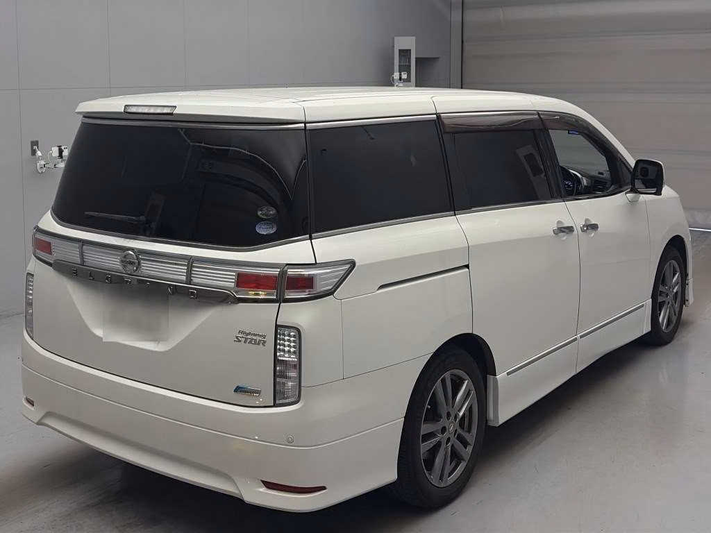 NISSAN ELGRAND