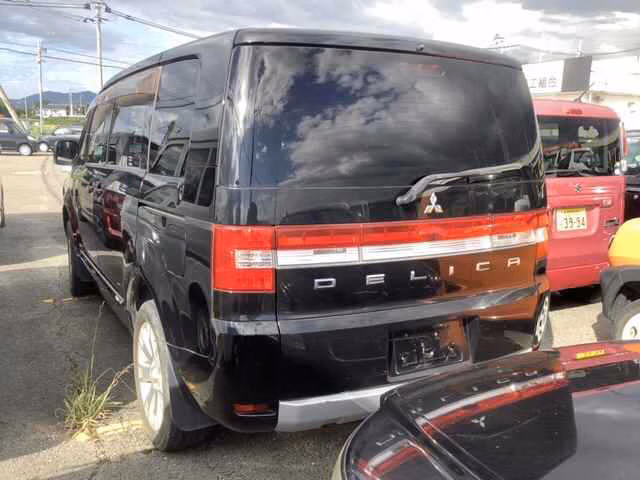 MITSUBISHI DELICA D:5