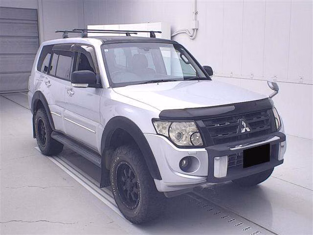MITSUBISHI PAJERO