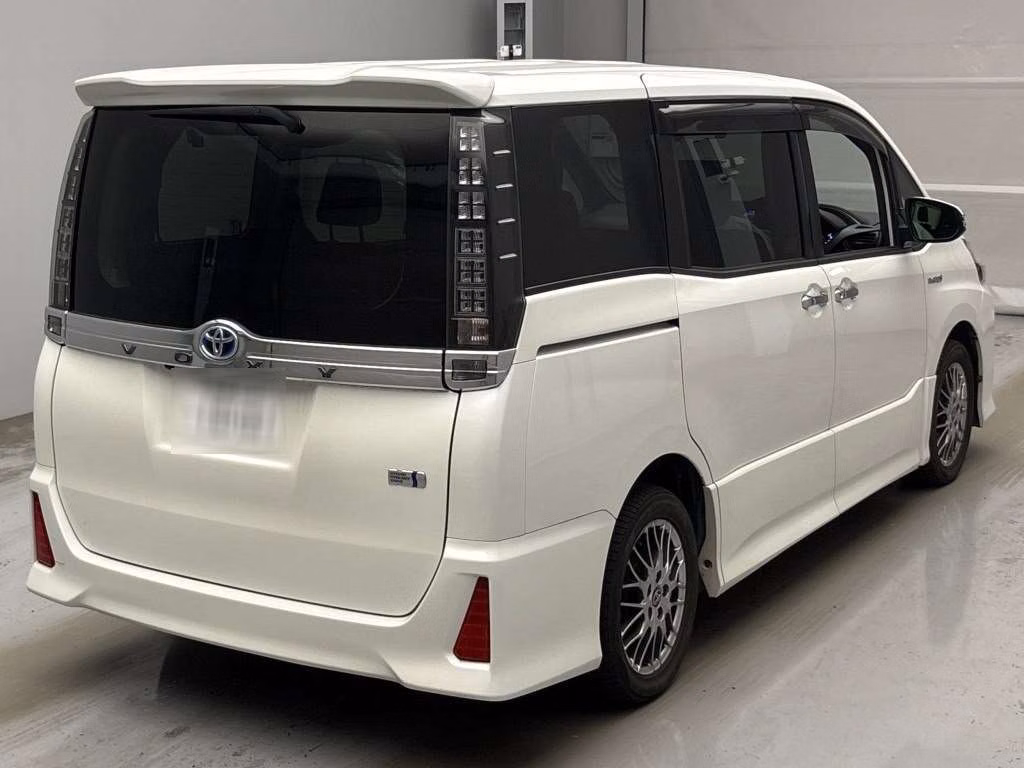 TOYOTA VOXY