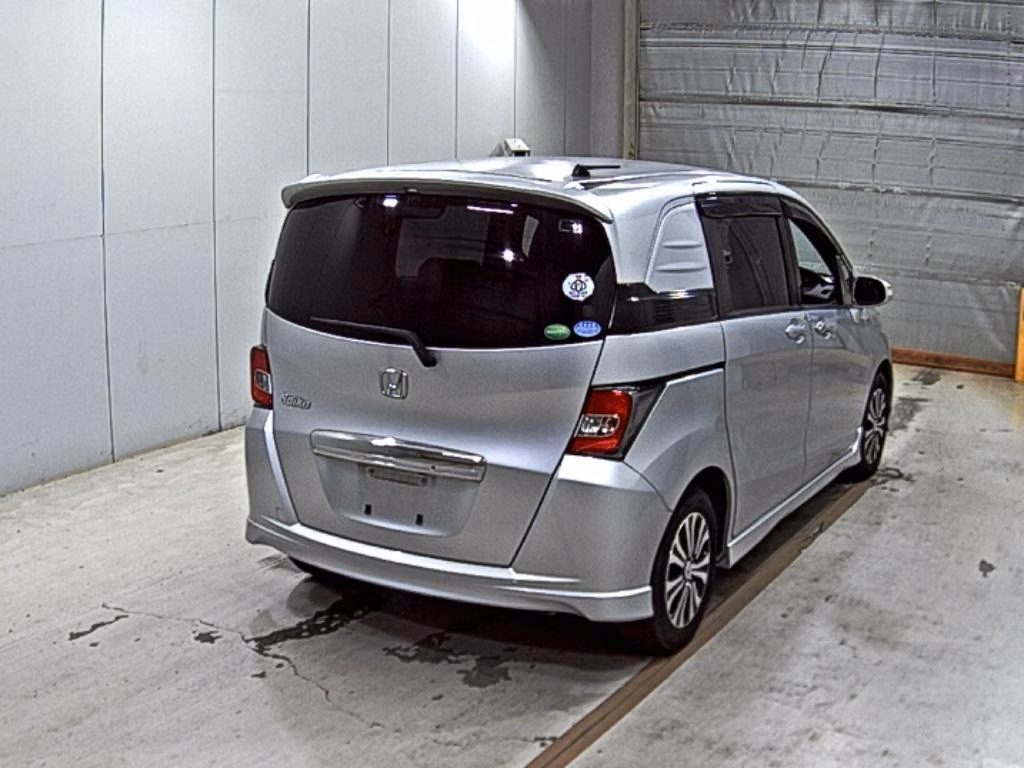 HONDA FREED SPIKE