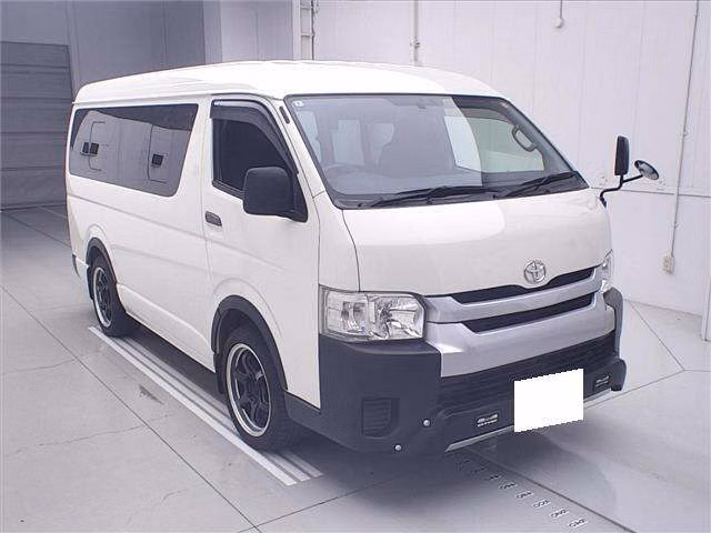 TOYOTA HIACE