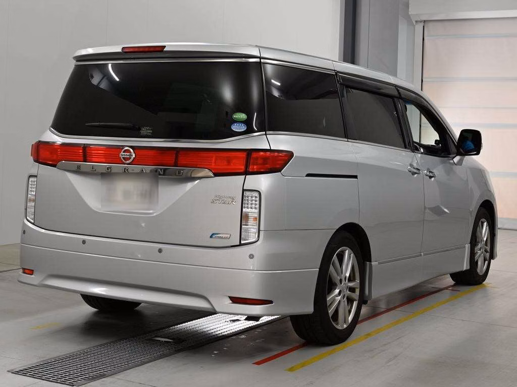 NISSAN ELGRAND