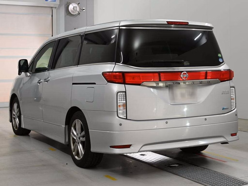 NISSAN ELGRAND
