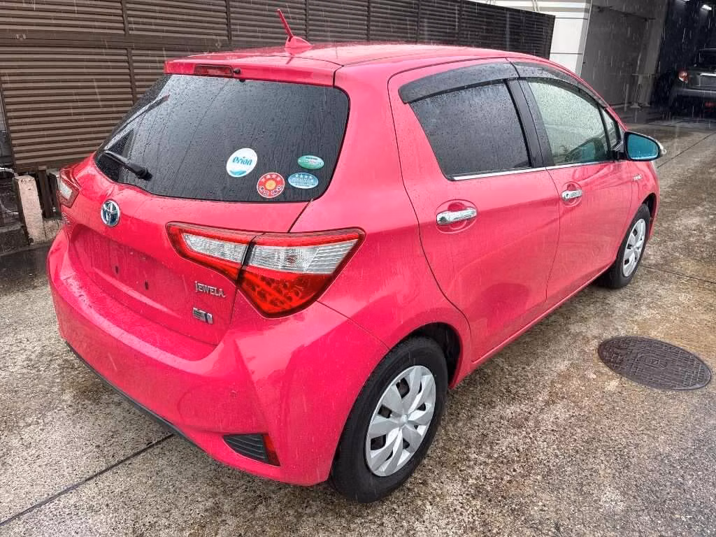 TOYOTA VITZ